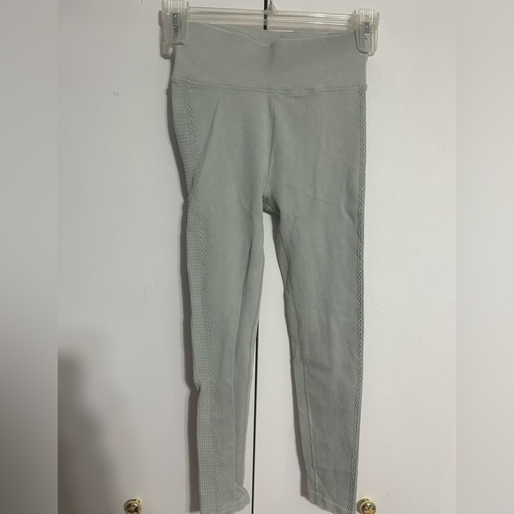 Light teal knit patterned aerie leggings. - Picture 1 of 3